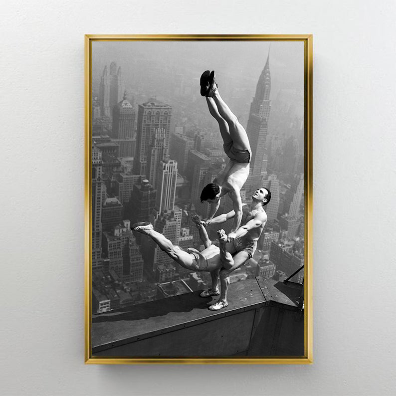 CA2208 ACROBATS - EMPIRE STATE BUILDING